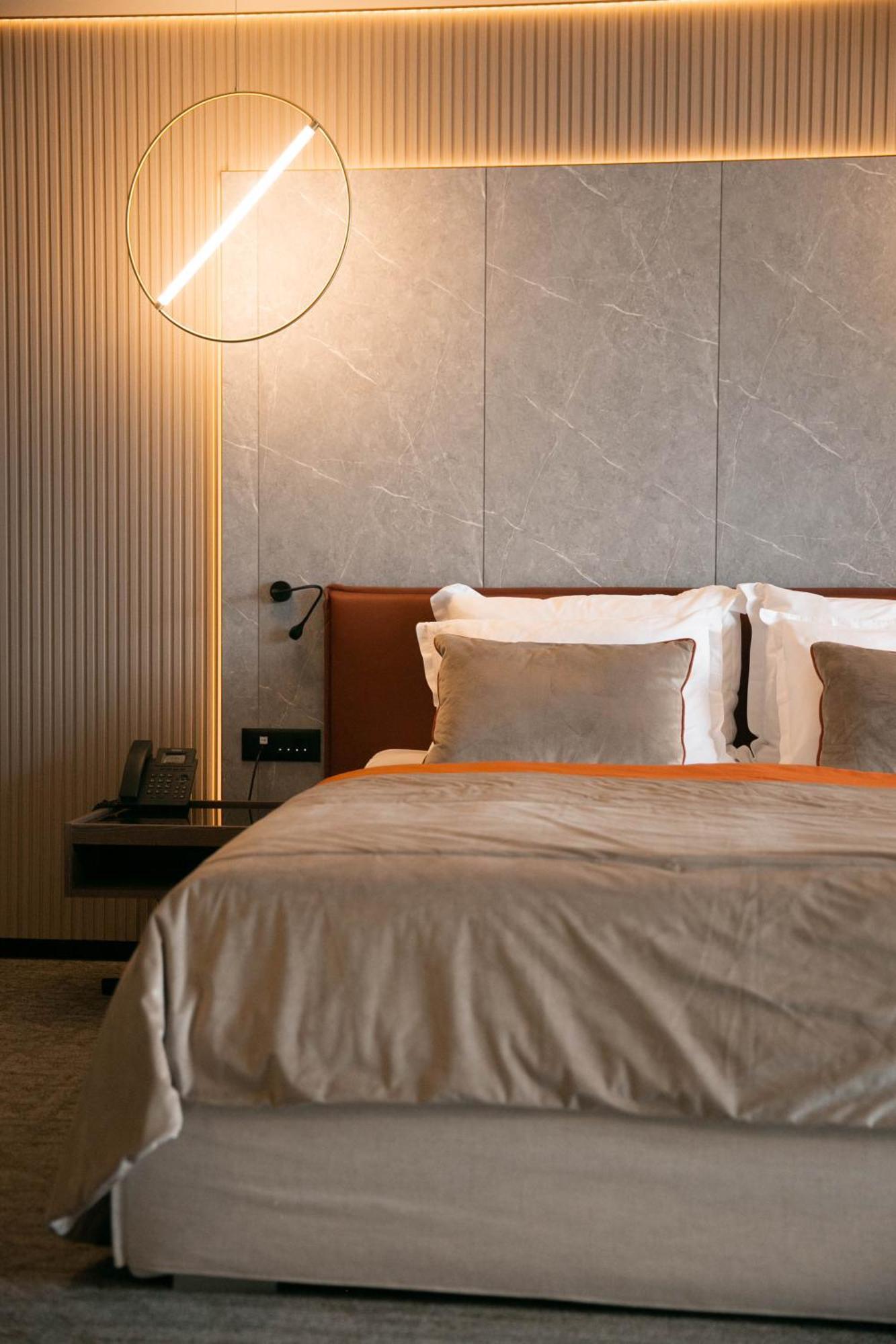 אומיס Hotel Medistone מראה חיצוני תמונה