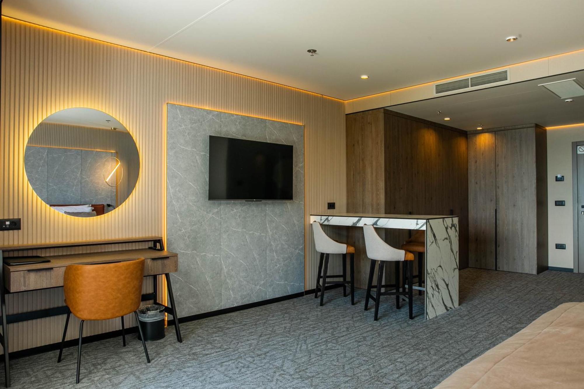 אומיס Hotel Medistone מראה חיצוני תמונה