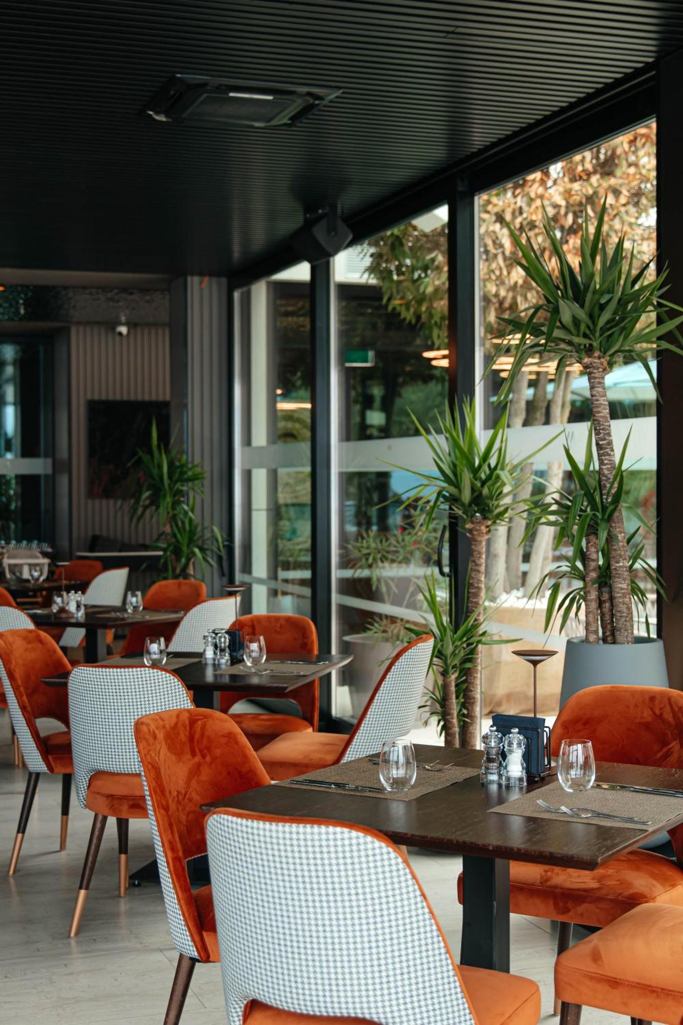 אומיס Hotel Medistone מראה חיצוני תמונה