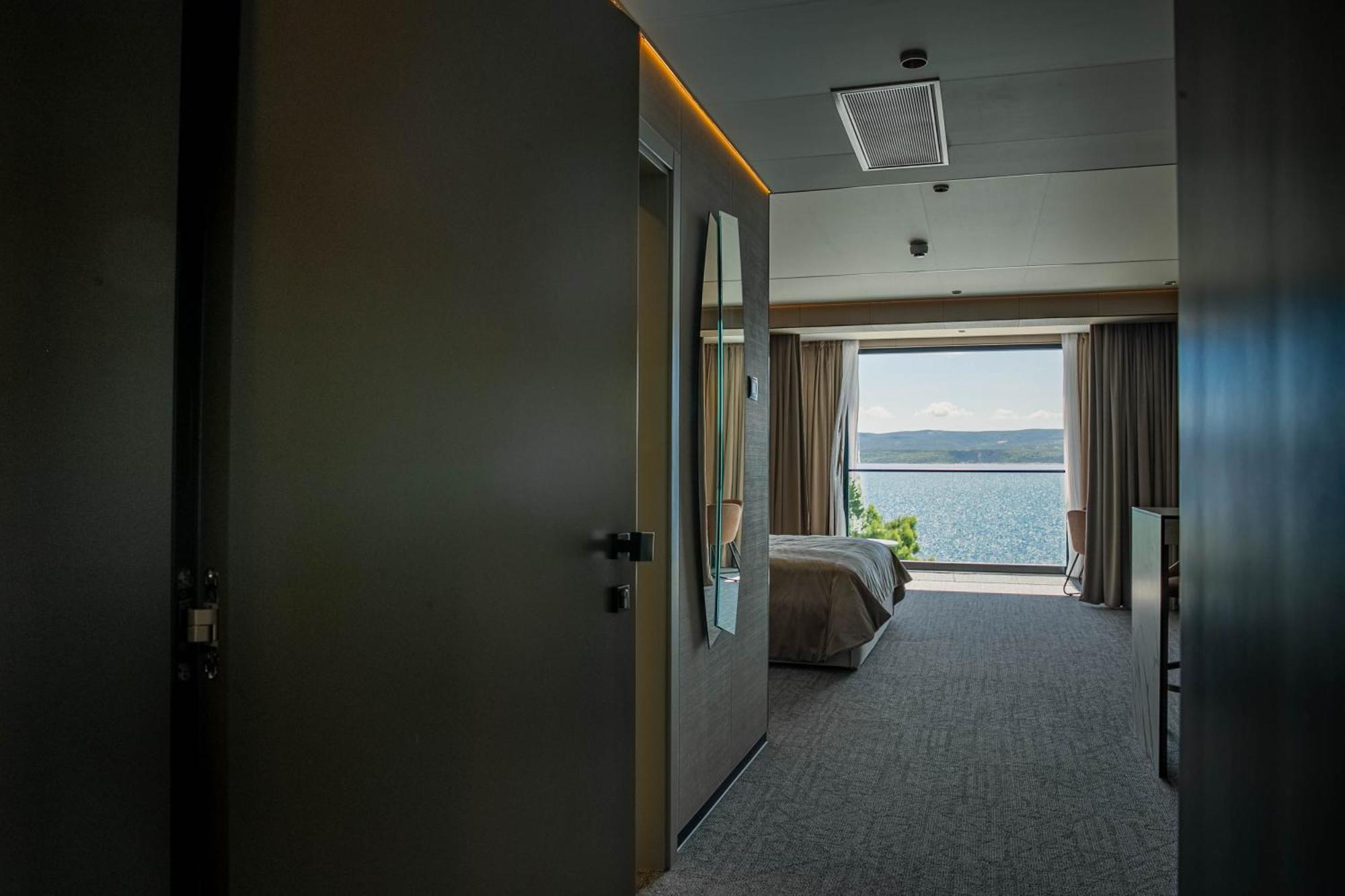 אומיס Hotel Medistone מראה חיצוני תמונה