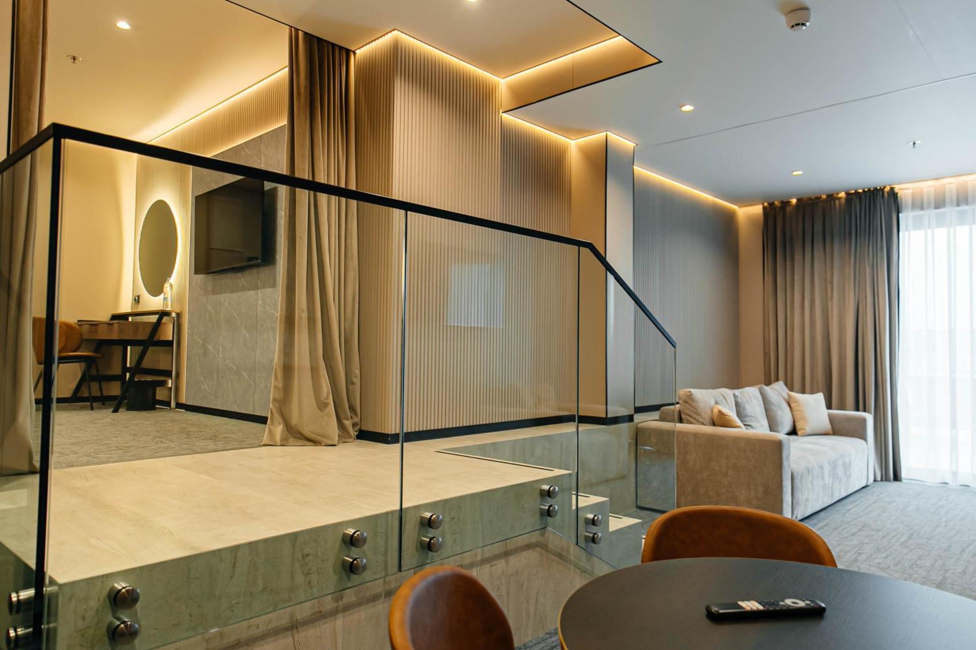 אומיס Hotel Medistone מראה חיצוני תמונה