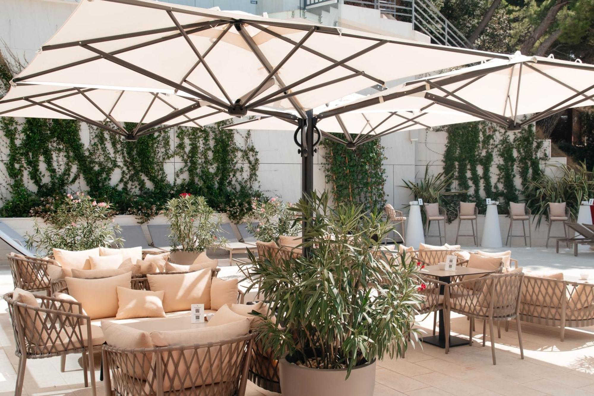 אומיס Hotel Medistone מראה חיצוני תמונה