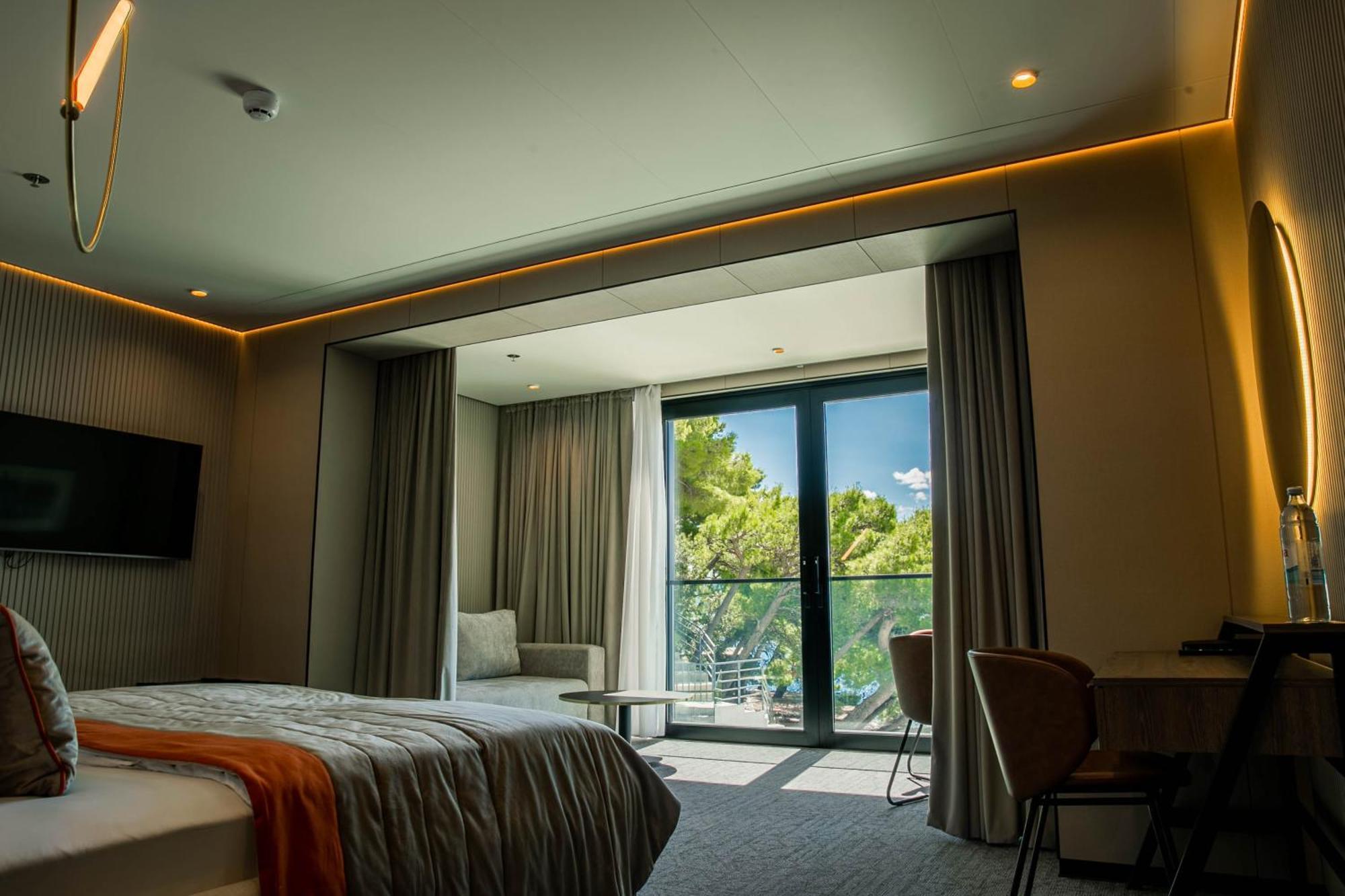 אומיס Hotel Medistone מראה חיצוני תמונה