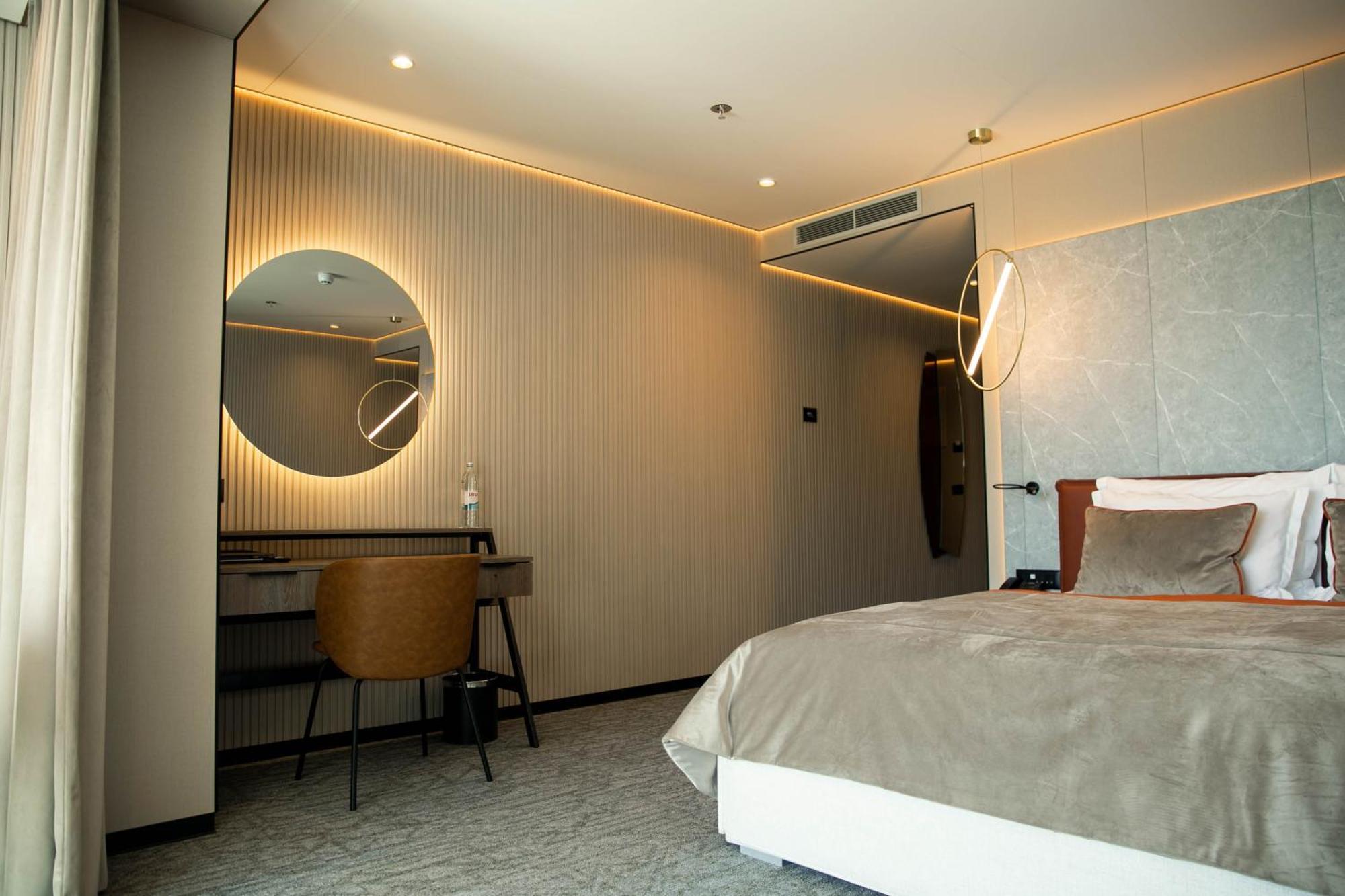 אומיס Hotel Medistone מראה חיצוני תמונה